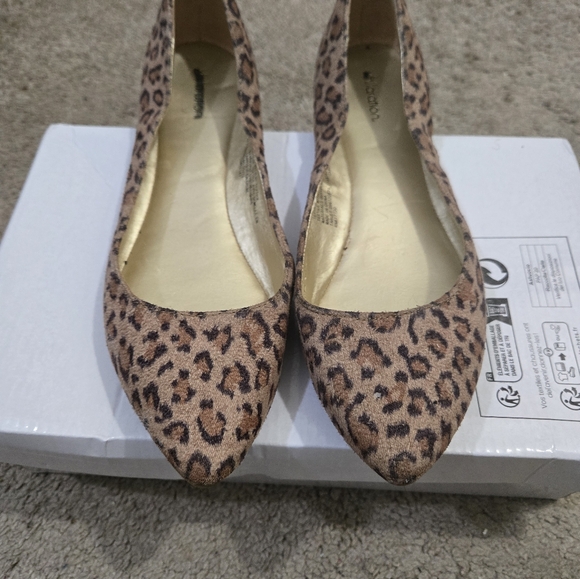 Women Shoes - Picture 6 of 9